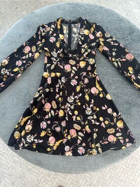 Jill Stuart “Maillard” Botanical V-Neck Mini Dress
Size 0